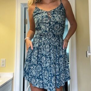 American Eagle Outfitters Blue and White Floral Sundress with Pockets